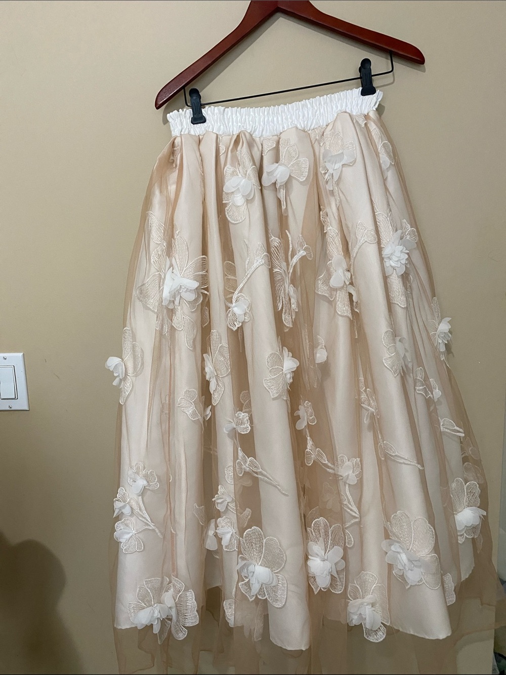 Marielle Floral Applique Tulle Midi Skirt in Beige